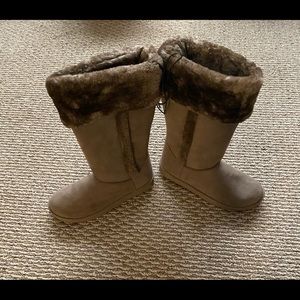 Brand new winter boot, Arizona brand, never worn